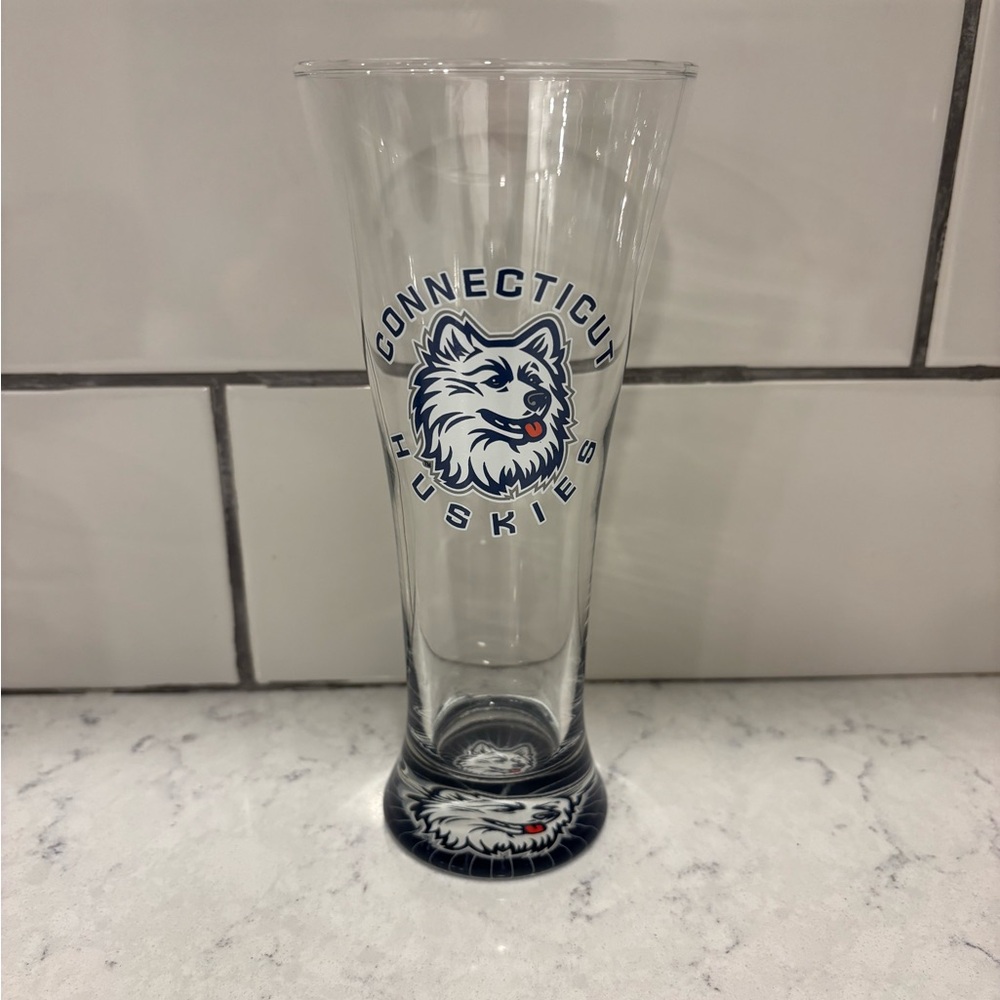 Connecticut Huskies Glass Tumbler